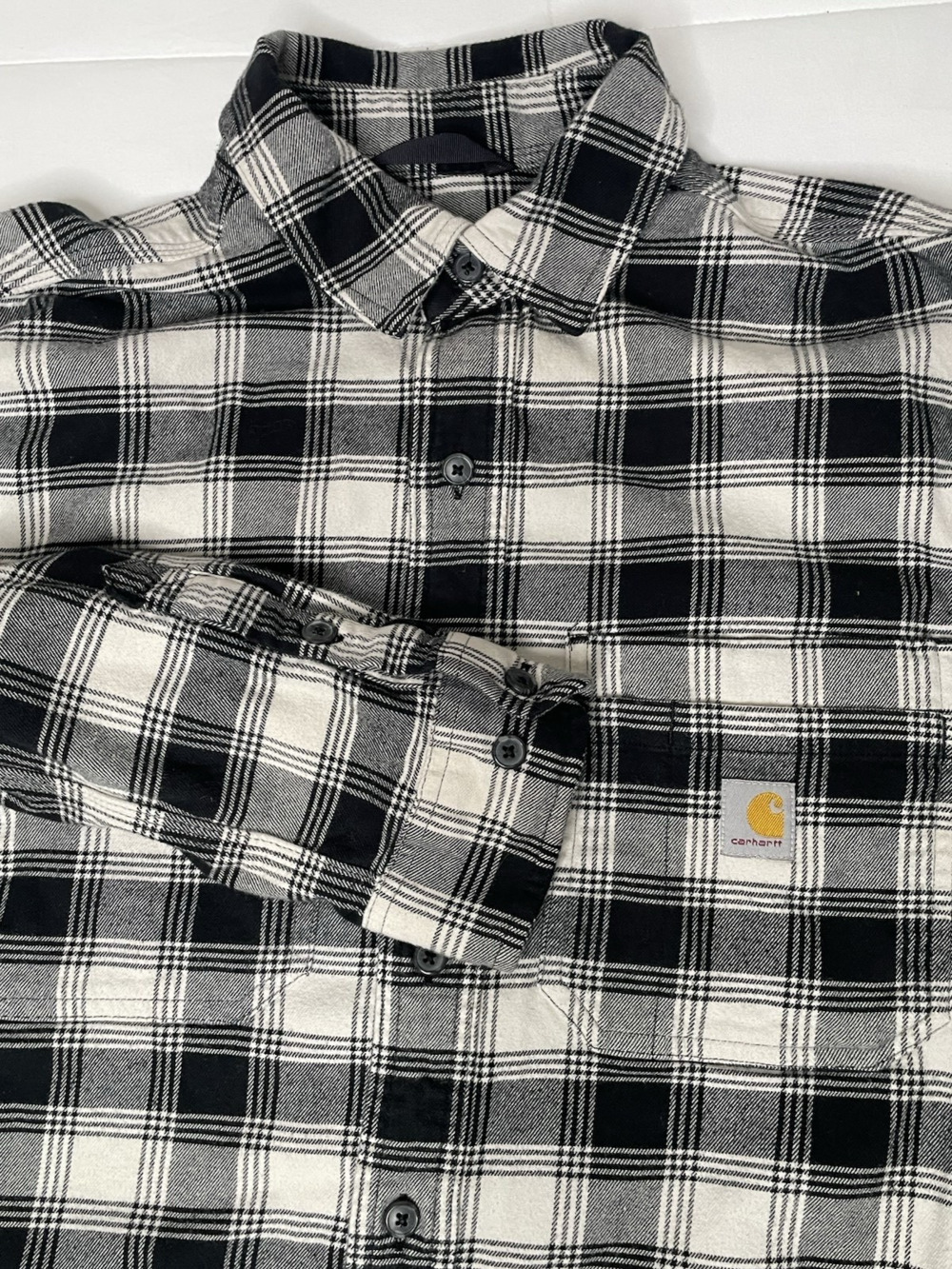 Carhartt Men’s Medium Relaxed Fit Black Gray Plaid Long Sleeve Button Shirt